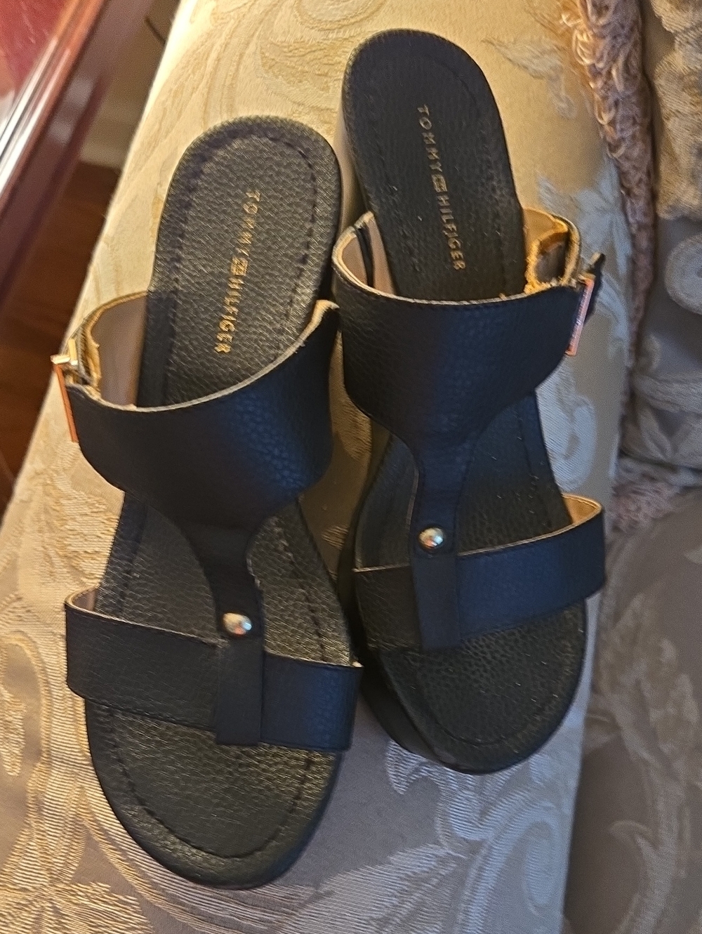 Tommy Hilfiger Navy Blue Slip-On T-Strap Sandals with Gold Accents